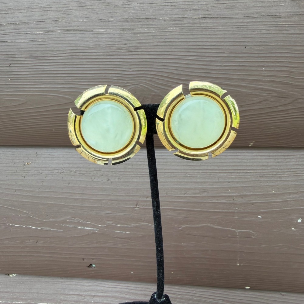 Sarah‎ Coventry Clip On Earrings Womens Gold Tone Faux Moonstone Vintage 1.25in
